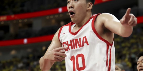 OB电竞-中国男篮4分险胜！焦泊乔爆发，王俊杰18分14篮板，徐昕10分